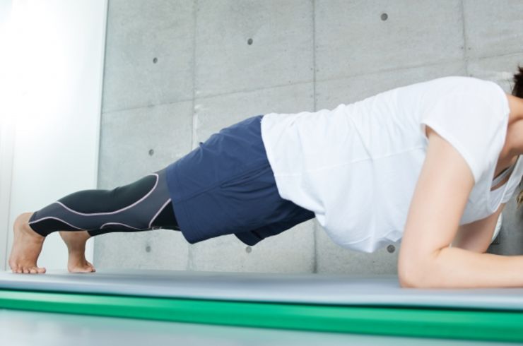 プランク　女性